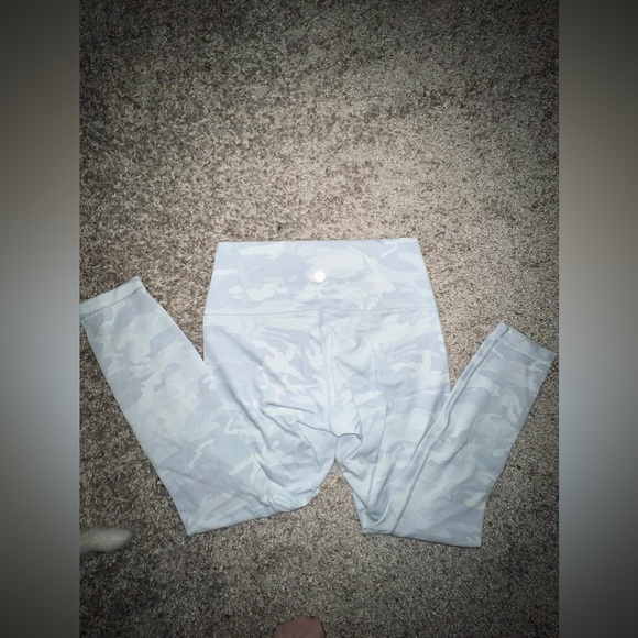size 8 white camo lululemon leggings - Picture 2 of 5